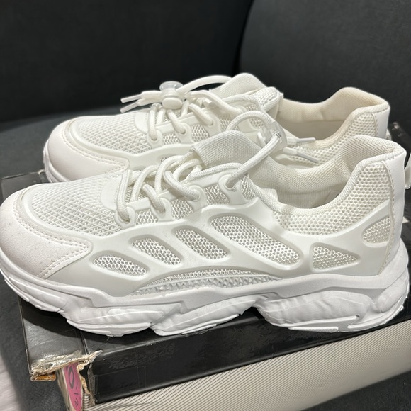 White ATONGMU sneakers size 6.5 US/37 Eur; new still in the box - Picture 2 of 3